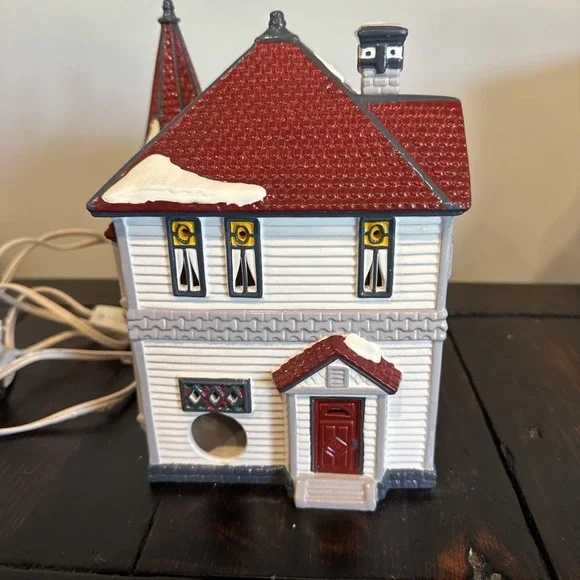 Department 56 Queen Anne Victorian House; Snow Village. - Picture 5 of 9